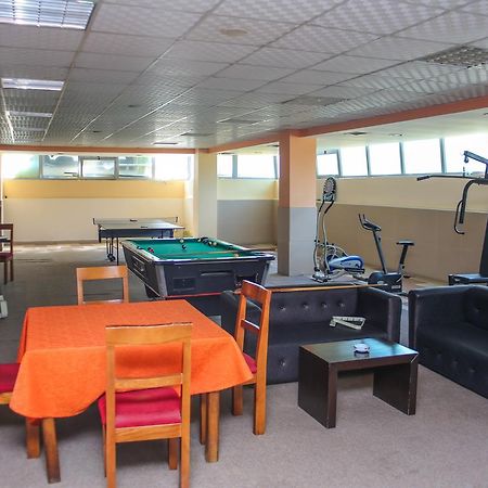 Hotel Vila Aeroport Rinas المظهر الخارجي الصورة