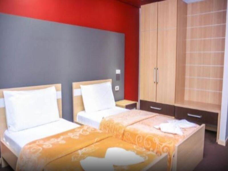 Hotel Vila Aeroport Rinas المظهر الخارجي الصورة