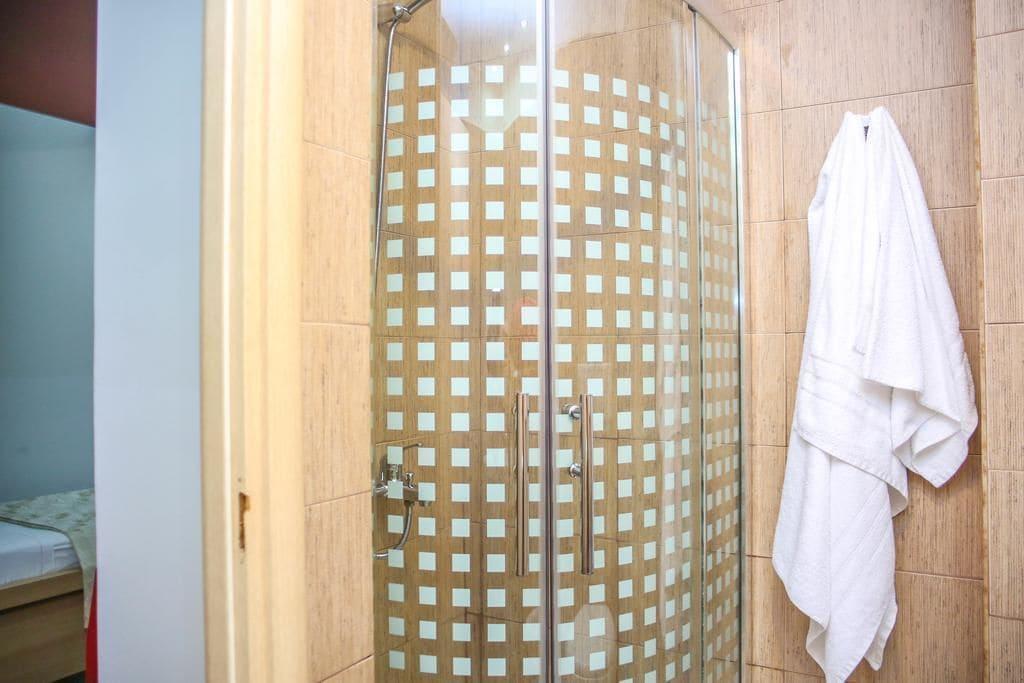 Hotel Vila Aeroport Rinas المظهر الخارجي الصورة