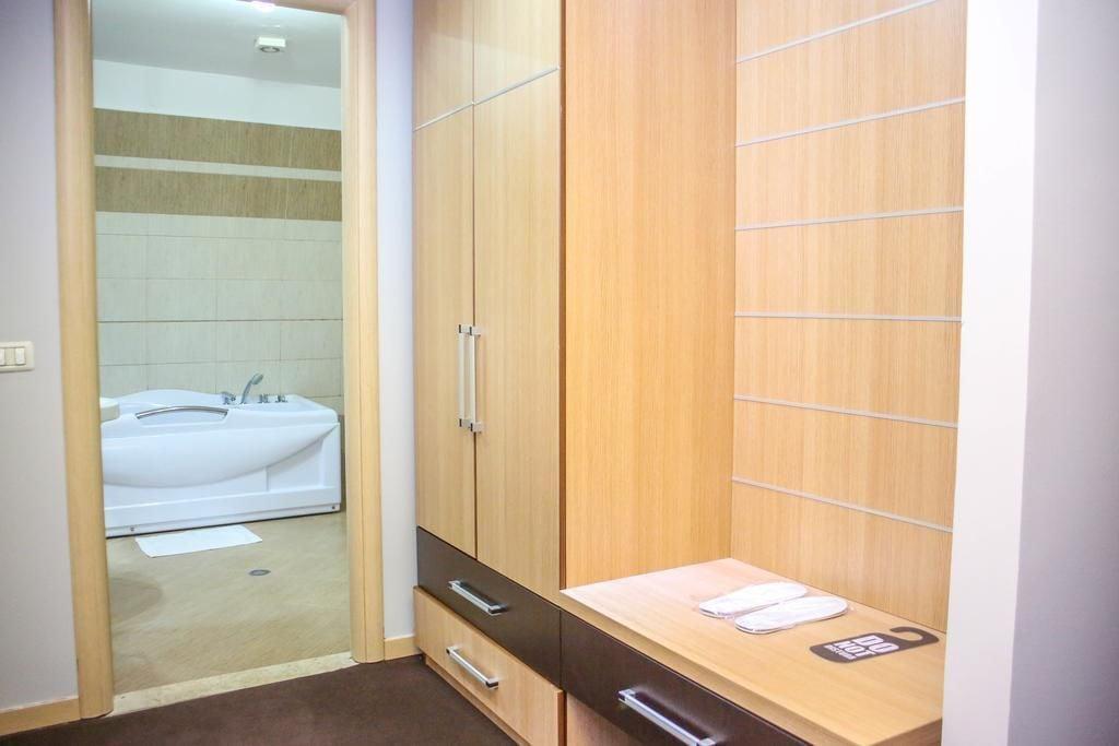 Hotel Vila Aeroport Rinas المظهر الخارجي الصورة