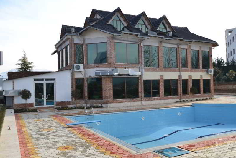 Hotel Vila Aeroport Rinas المظهر الخارجي الصورة