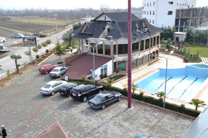 Hotel Vila Aeroport Rinas المظهر الخارجي الصورة