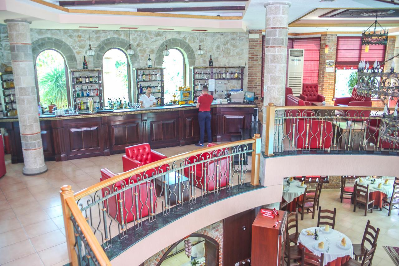Hotel Vila Aeroport Rinas المظهر الخارجي الصورة