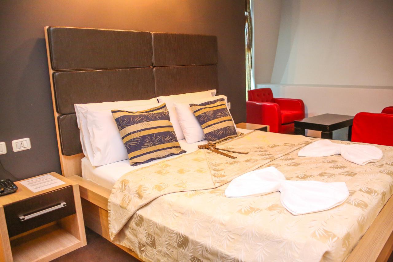 Hotel Vila Aeroport Rinas المظهر الخارجي الصورة