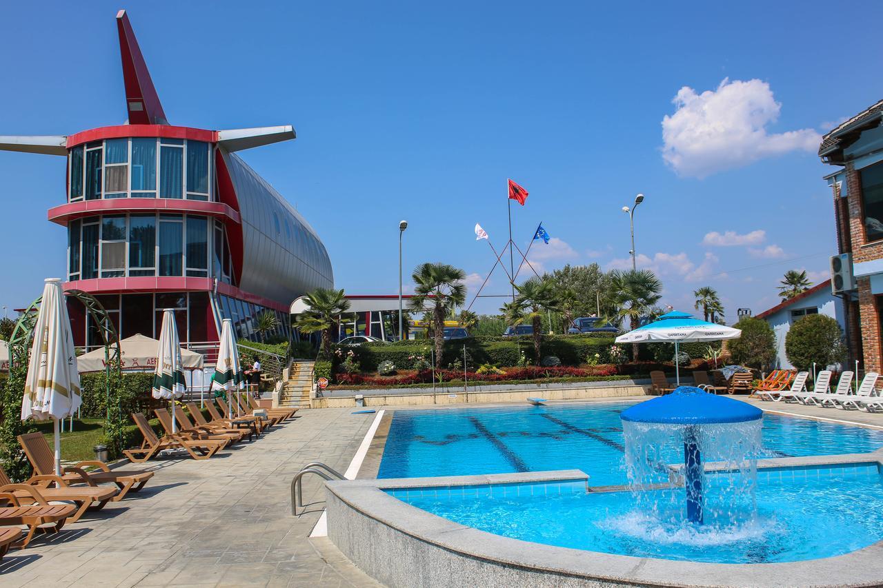 Hotel Vila Aeroport Rinas المظهر الخارجي الصورة