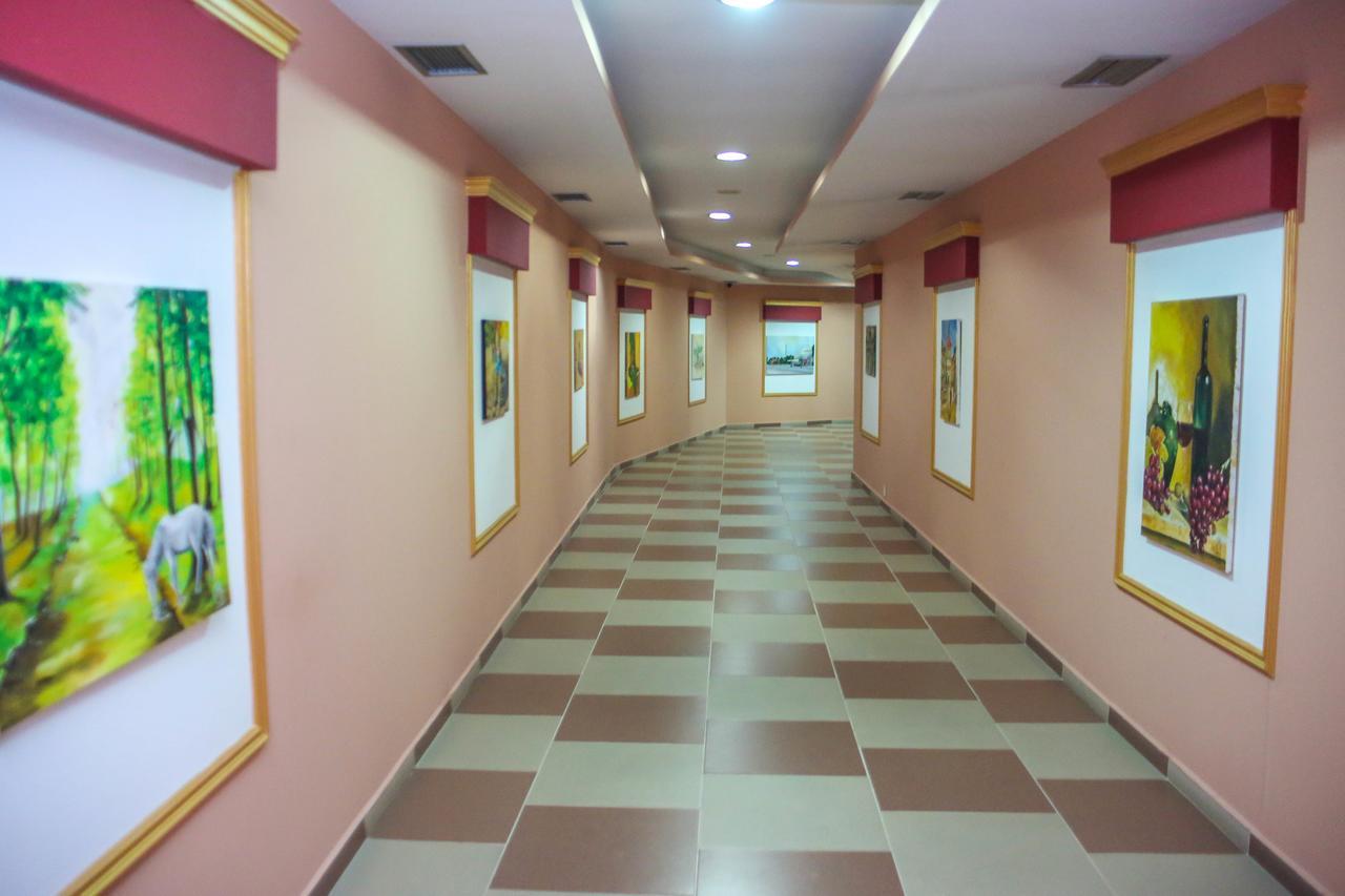 Hotel Vila Aeroport Rinas المظهر الخارجي الصورة