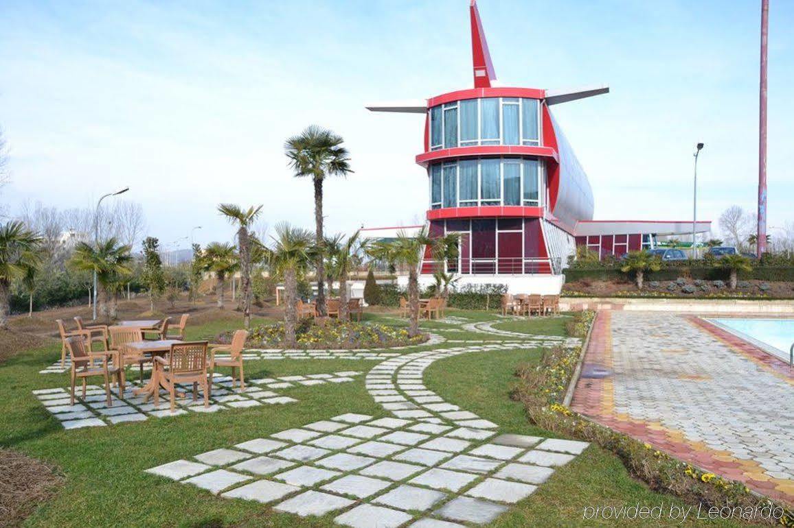 Hotel Vila Aeroport Rinas المظهر الخارجي الصورة