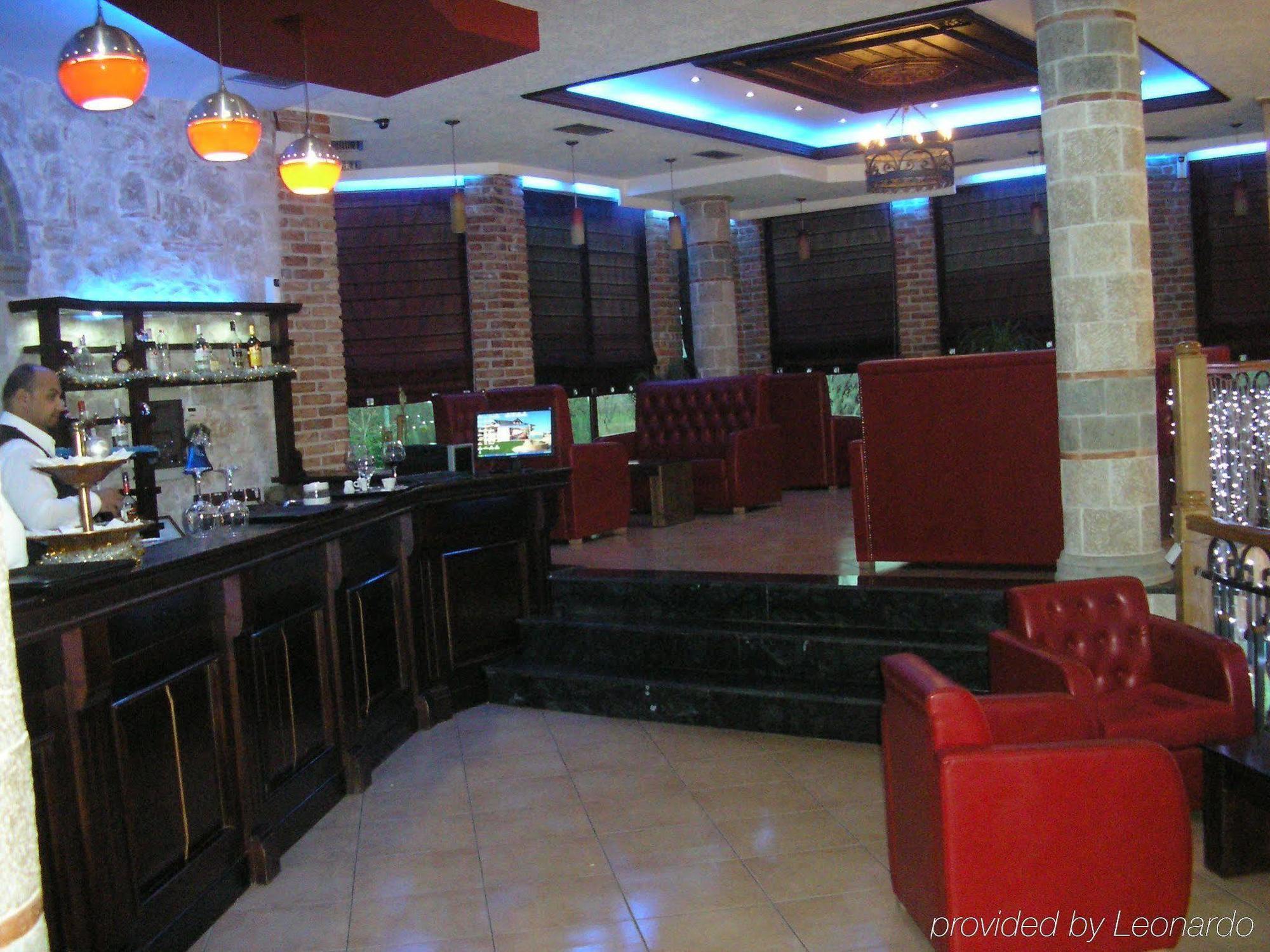 Hotel Vila Aeroport Rinas المظهر الخارجي الصورة
