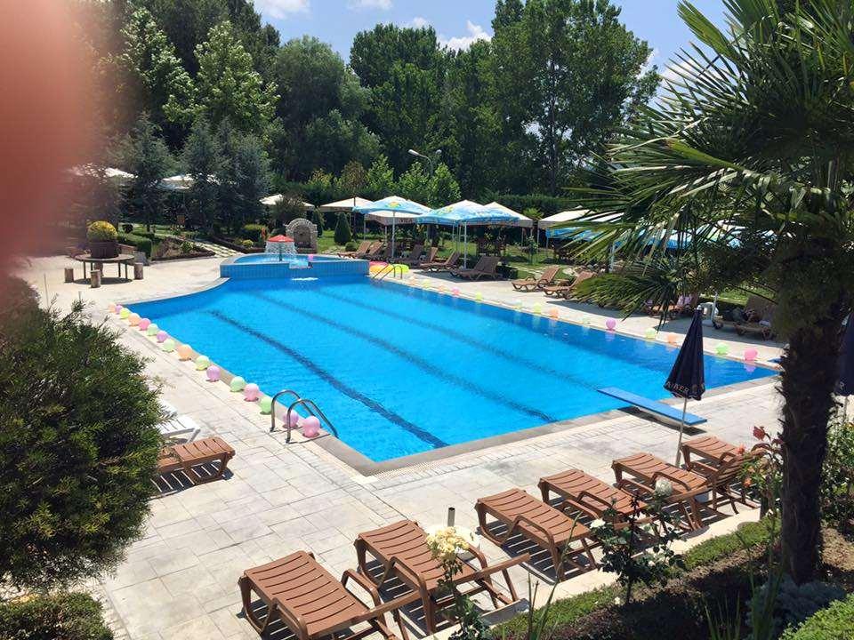 Hotel Vila Aeroport Rinas المرافق الصورة