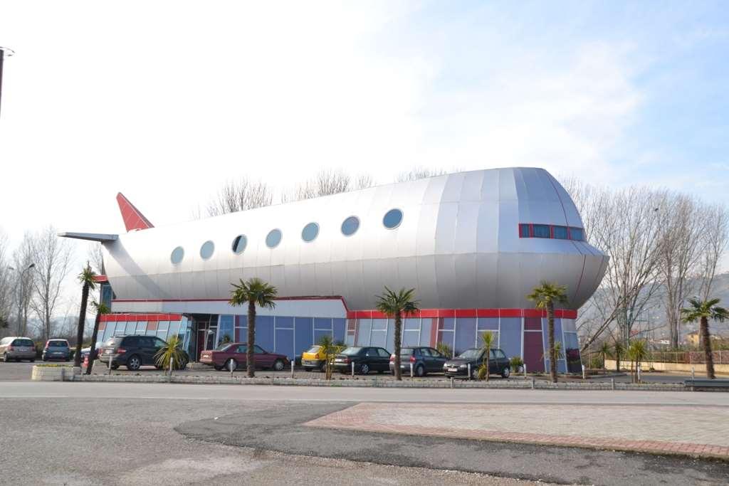 Hotel Vila Aeroport Rinas المظهر الخارجي الصورة