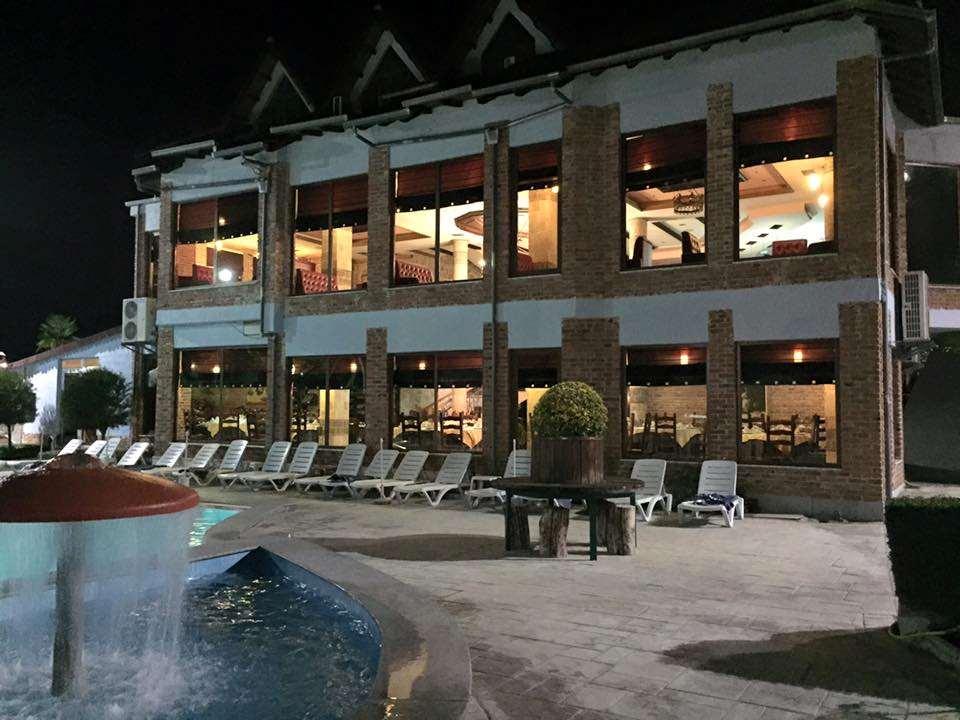Hotel Vila Aeroport Rinas المظهر الخارجي الصورة