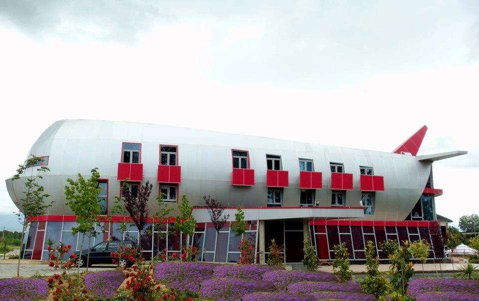 Hotel Vila Aeroport Rinas المظهر الخارجي الصورة